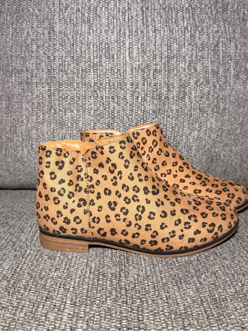 NEW-Cat & Jack Girls Opal Leopard Print Ankle Booties Size 2 little girl